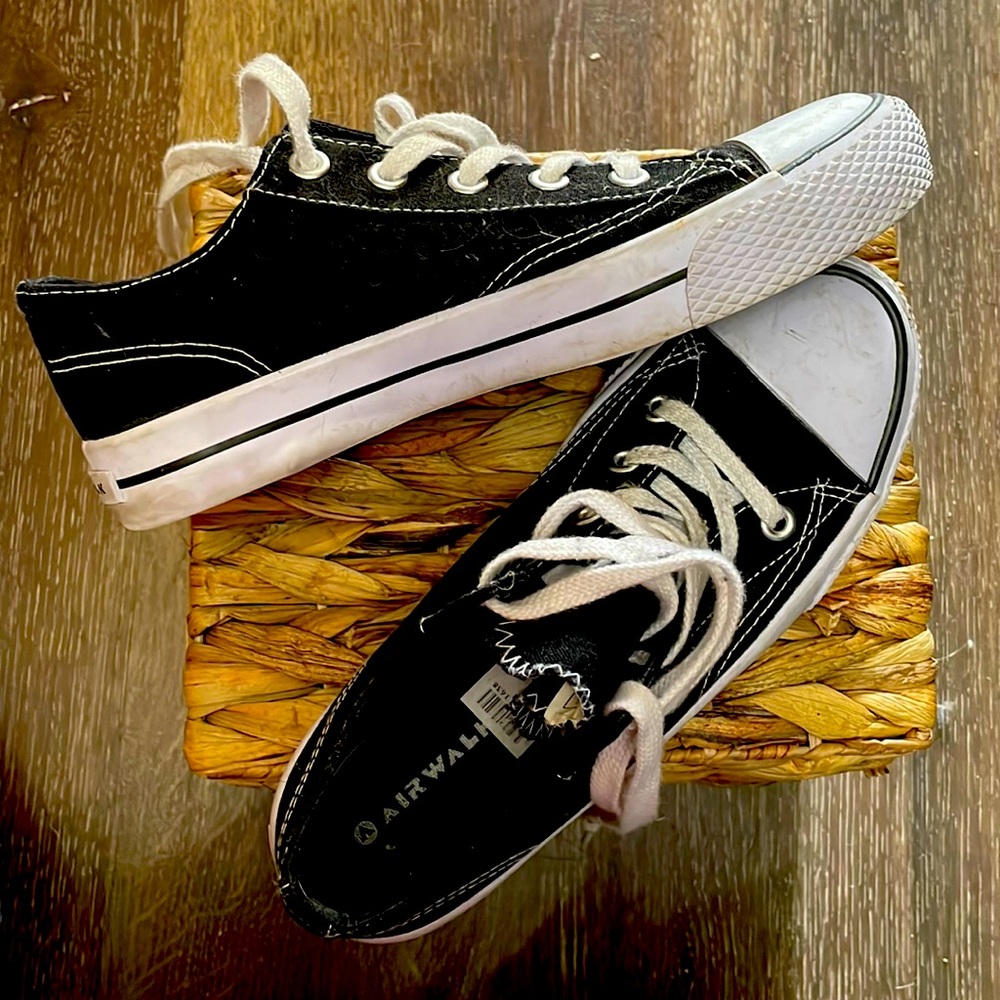 Nike Airwalk New. Tag still inside